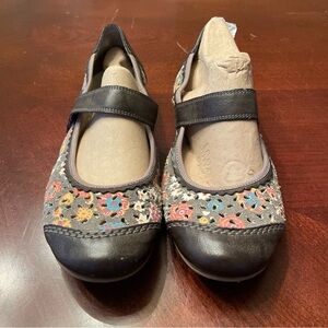 Rieker Floral Mary Jane’s Size 38 US size 7